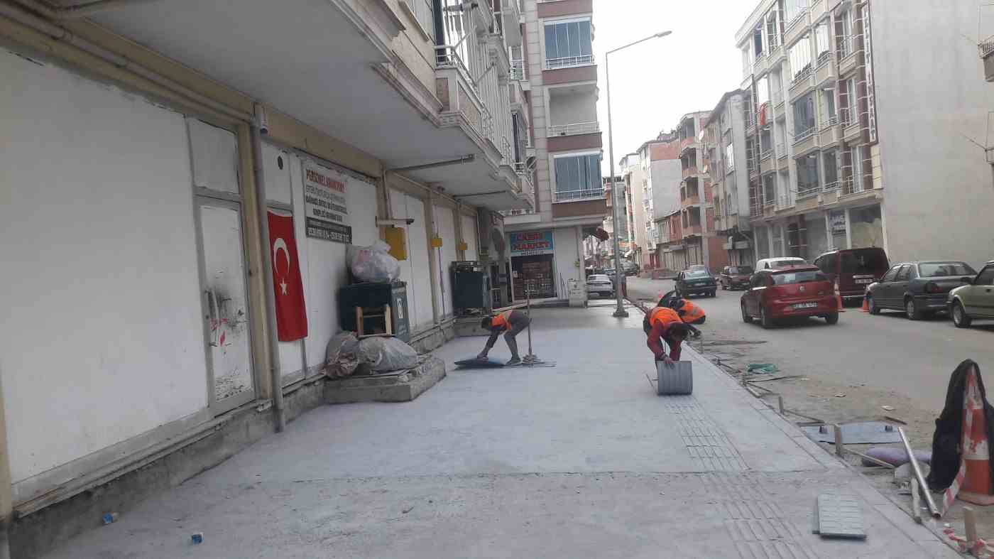 FATSA'DA KALDIRIMLAR YENİLENİYOR