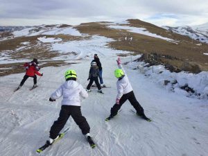 ORDU BÜYÜKŞEHİR’DEN ÇOCUKLARA ÜCRETSİZ KAYAK SPORU EĞİTİMİ