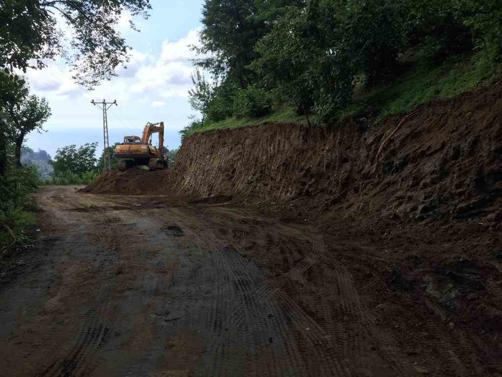 PERŞEMBEDE YOL GENİŞLETME ÇALIŞMALARI