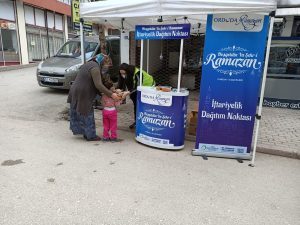 BÜYÜKŞEHİR HER GÜN BİR İLÇEDE İFTAR STANDI KURUYOR