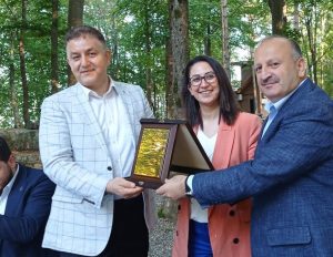 TAVLI VE ARGANDAN TİYALOĞLU’NA PLAKET