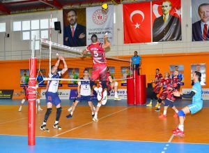 AKKUŞ BELEDİYESPOR TED KOLLEJİNİ YENEREK LİĞDERLİĞİNİ KORUDU