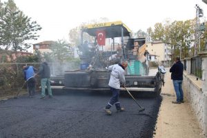 FATSA’DA BEŞ SOKAK SICAK ASFALTLA BULUŞTU