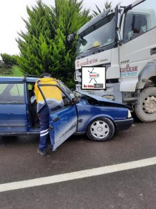 ORDU’DA BETON MİKSERİ İLE OTOMOBİL KAFA KAFAYA ÇARPIŞTI