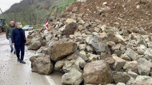 VALİ SONEL HEYALAN SONUCU GÖÇEN YOLDA İNCELEMELERDE BULUNDU