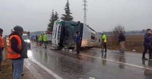 ŞEHİRLERARASI TOKAT YOLCU OTOBÜSÜ KAZA YAPTI; 2 KİŞİ ÖLÜ, 24 KİŞİ YARALANDI