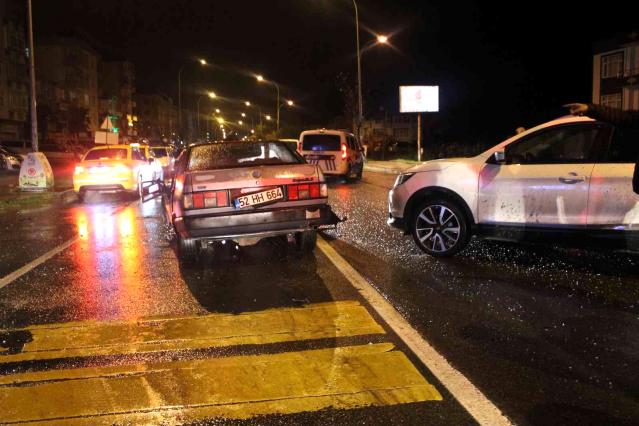  Ordu'nun Ünye ilçesinde bir otomobilin park