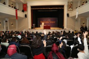 “MUTLU AİLELER MUTLU ÇOCUKLAR” KONFERANSINA YOĞUN İLGİ