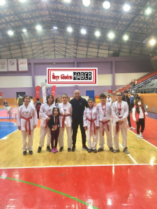 Taekwondo müsabakasında ödüller yağdı