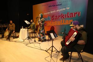 KONSER TADINDA MASAL DİNLETİSİ ÇOCUKLARIN YÜZÜNÜ GÜLDÜRDÜ