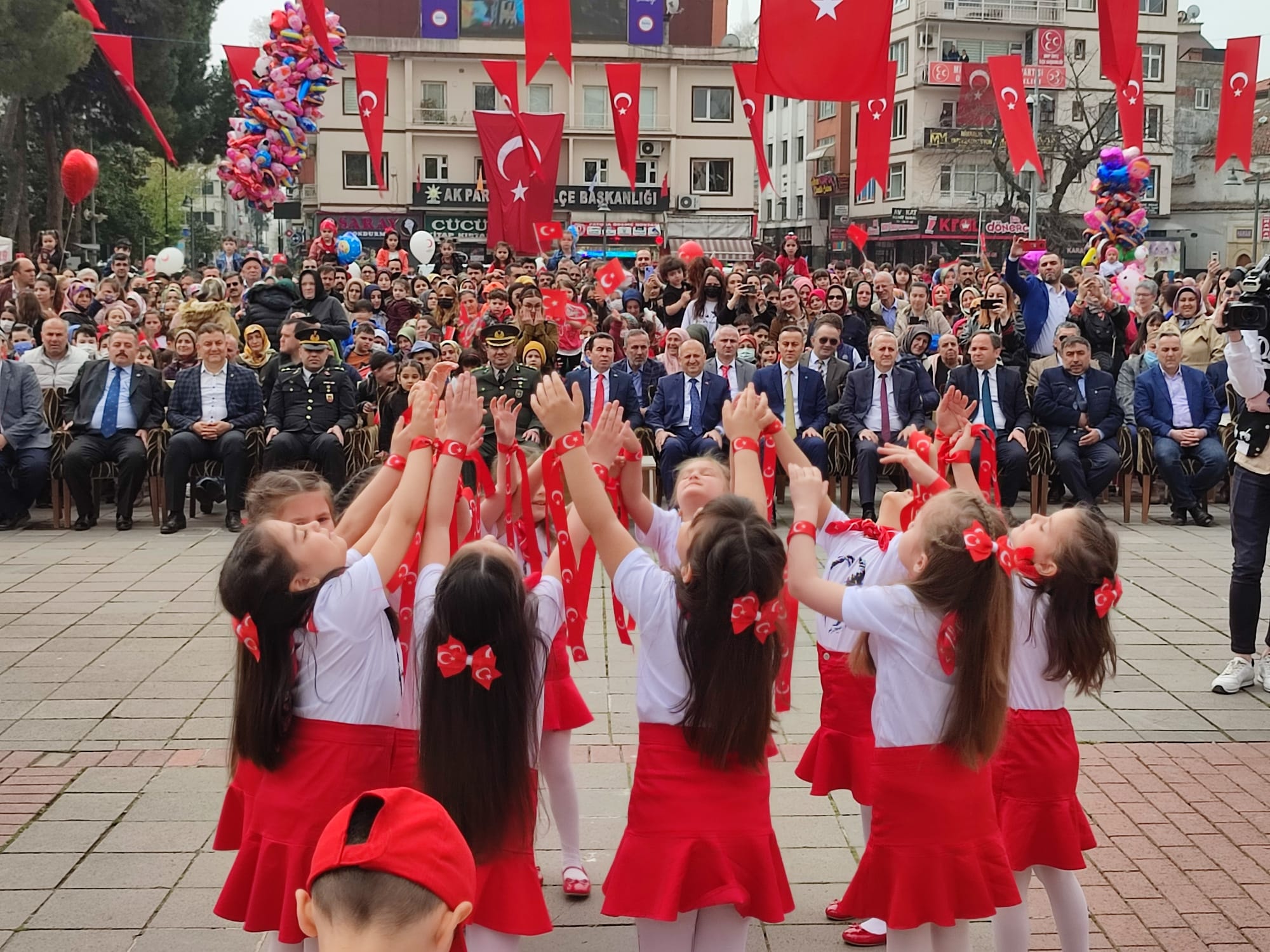 Ünye Cumhuriyet Meydanı’nda gerçekleşen