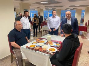 Dr. Mustafa Kasapoğlu iftarı Ünye Devlet hastanesinde yaptı.