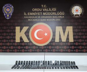 KAYIT DIŞI CEP TELEFONLARI ELE GEÇİRİLDİ