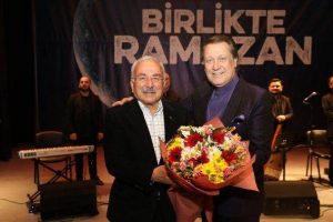 MÜZİSYEN AHMET ÖZHAN ORDULULARLA BULUŞTU