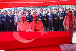 İstanbul-Sultanbeyli’de dur ihtarına uymayan şüpheli aracın takibi sırasında kaza yaparak