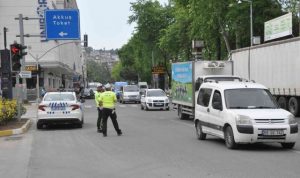 ÇEVRE YOLU TRAFİĞE KAPATILDI