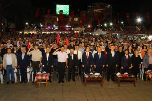 BAŞKAN TAVLI, “BU AZİZ MİLLET; TÜRKİYE AŞKINA HAİNLERE FIRSAT VERMEDİ”