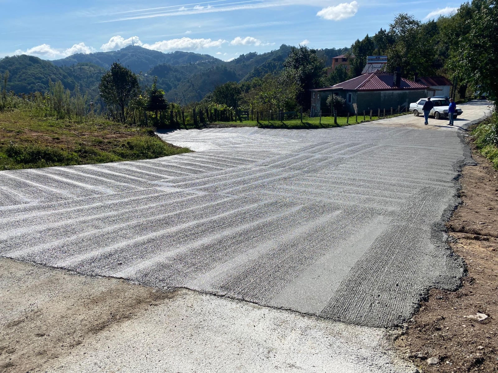 PERŞEMBE’DE YOLLAR ASFALT VE