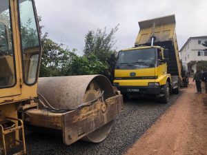 ÇATALPINAR’DA MAHALLE GRUP YOLLARI ASFALT İLE BULUŞUYOR