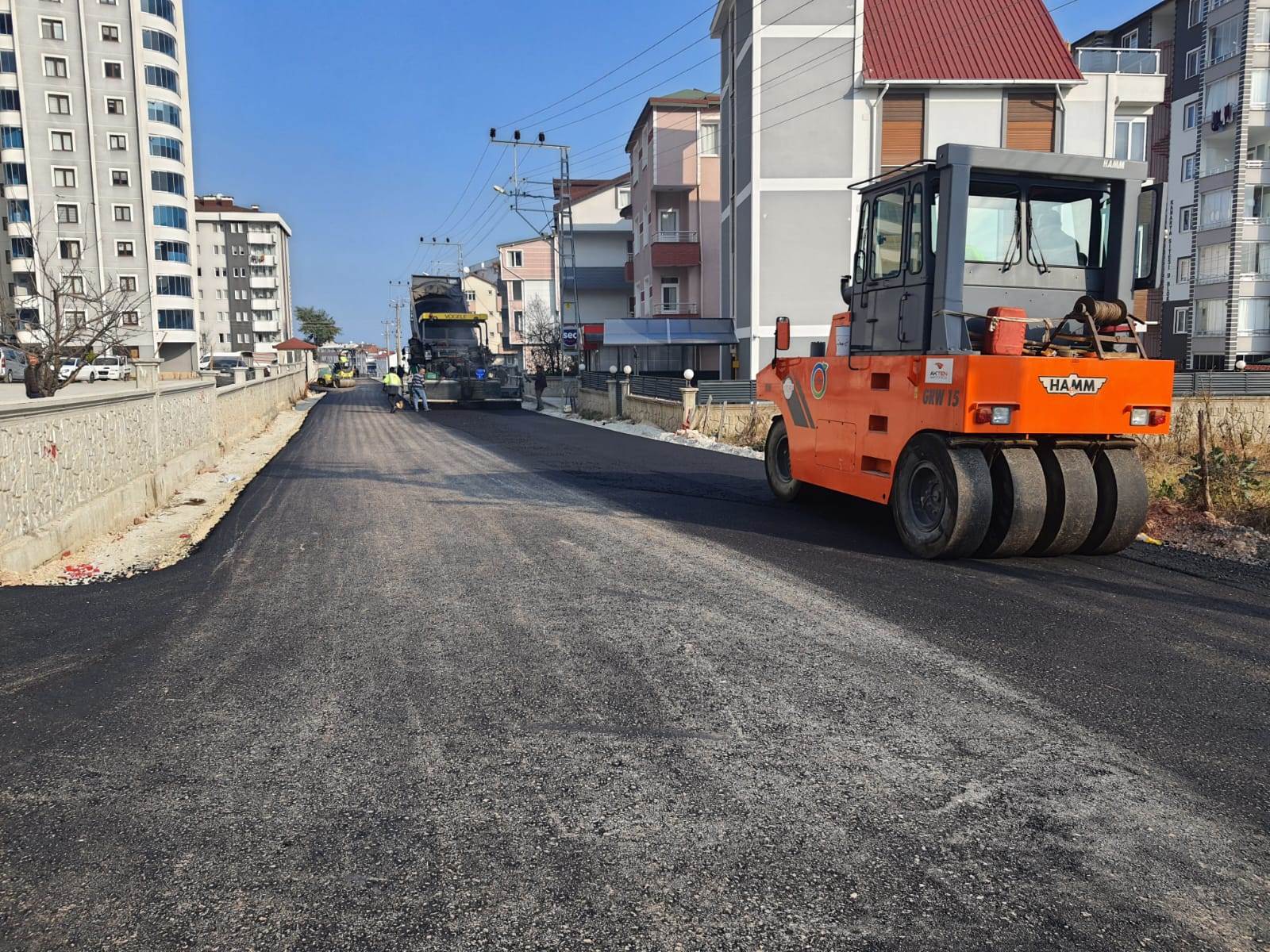 FATSA’NIN EN UZUN DOLMUŞ HATTI SICAK ASFALTA KAVUŞUYOR