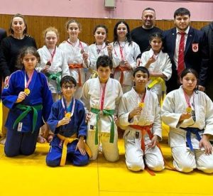 JUDO TAKIMI YARI FİNALE YÜKSELDİ