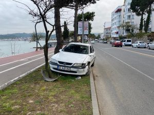 KONTROLDEN ÇIKAN ARAÇ KALDIRIMA ÇIKTI