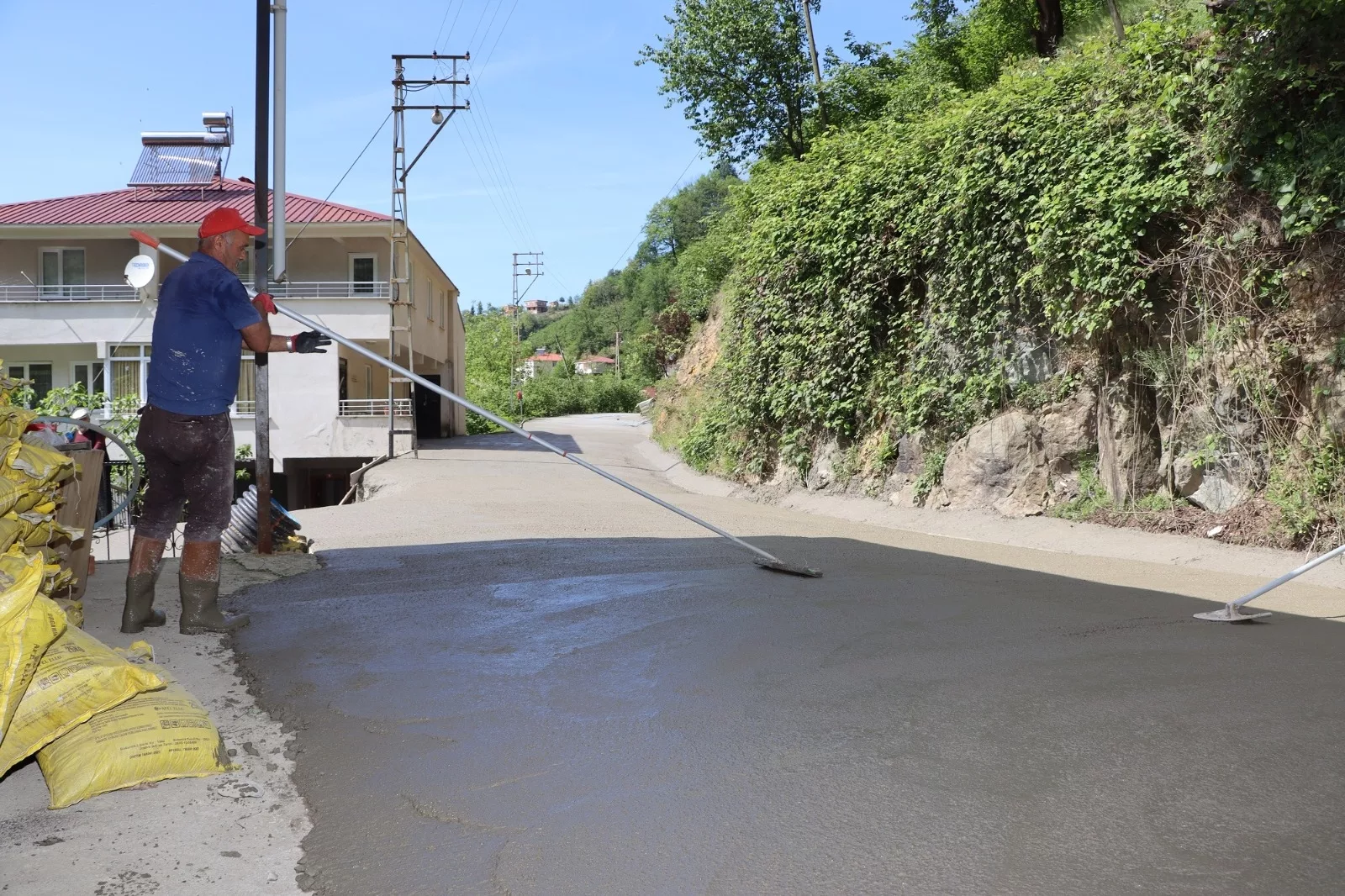 ALTINORDU’DA BETON YOL SEVİNCİ