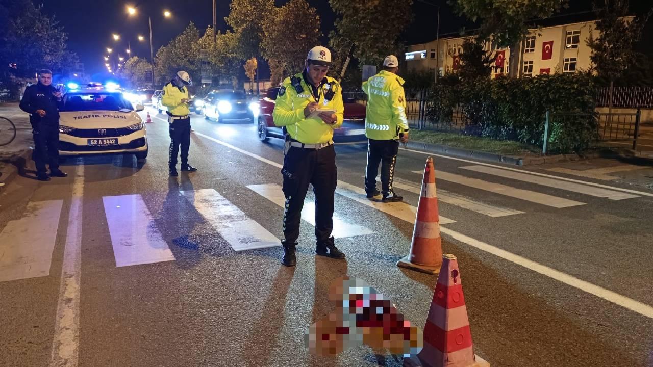 Ünye’de yaya geçidinde yolun